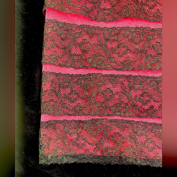 🖤 Vintage 🖤 Oh la la! 1950s Lacy Hot Pink and Black Gauzy Striped Slip Small - Picture 2 of 8